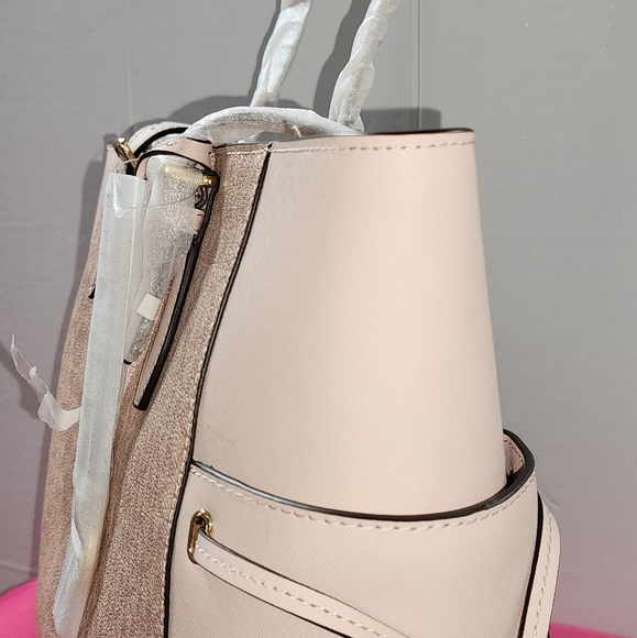 Michael Kors Gilly Large Drawstring Travel Tote - Picture 2 of 8